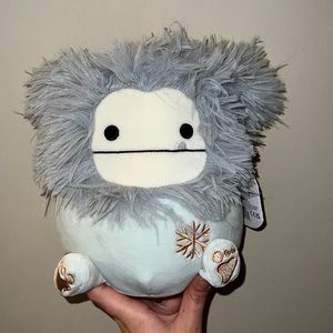 NWT Evita the Bigfoot Squishmallow 7.5”